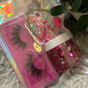 Hair glitter and lashes ❤️